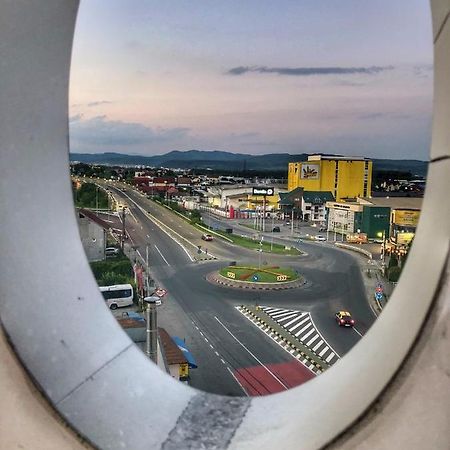 Hotel Crystal Palace Râmnicu Vâlcea エクステリア 写真