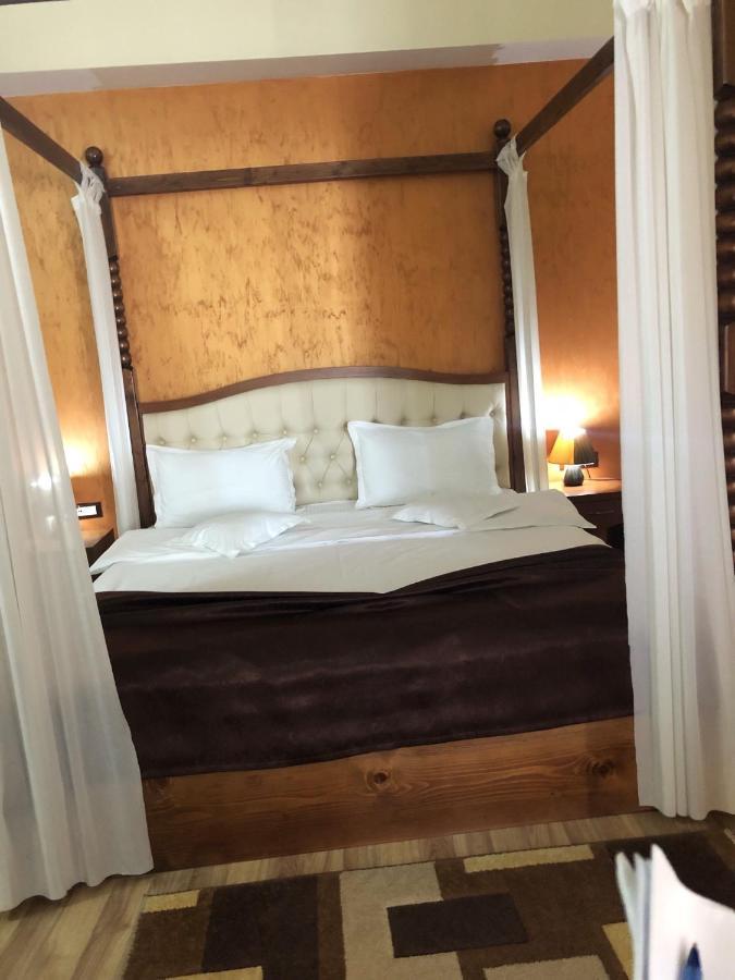 Hotel Crystal Palace Râmnicu Vâlcea エクステリア 写真