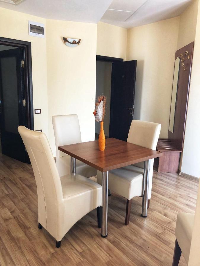 Hotel Crystal Palace Râmnicu Vâlcea エクステリア 写真